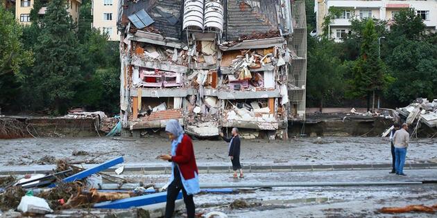 Sel felaketinde can kaybı 71'e yükseldi