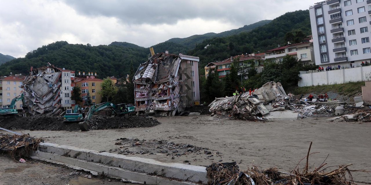 Karadeniz'de sel bölgesinden acı haber: Bilanço ağırlaşıyor!