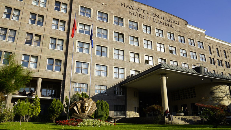 Ankara Üniversitesi'nde 16 fakülteye birden dekan ataması
