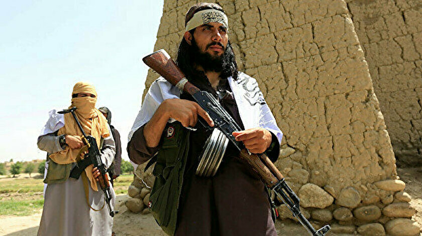 Taliban'dan burka giymeyen bir kadına infaz!