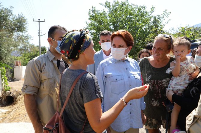 Akşener yangın bölgesinde vatandaşları dinledi