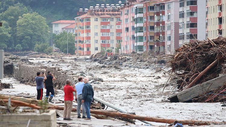 Karadeniz'deki sel felaketinde can kaybı 81'e çıktı