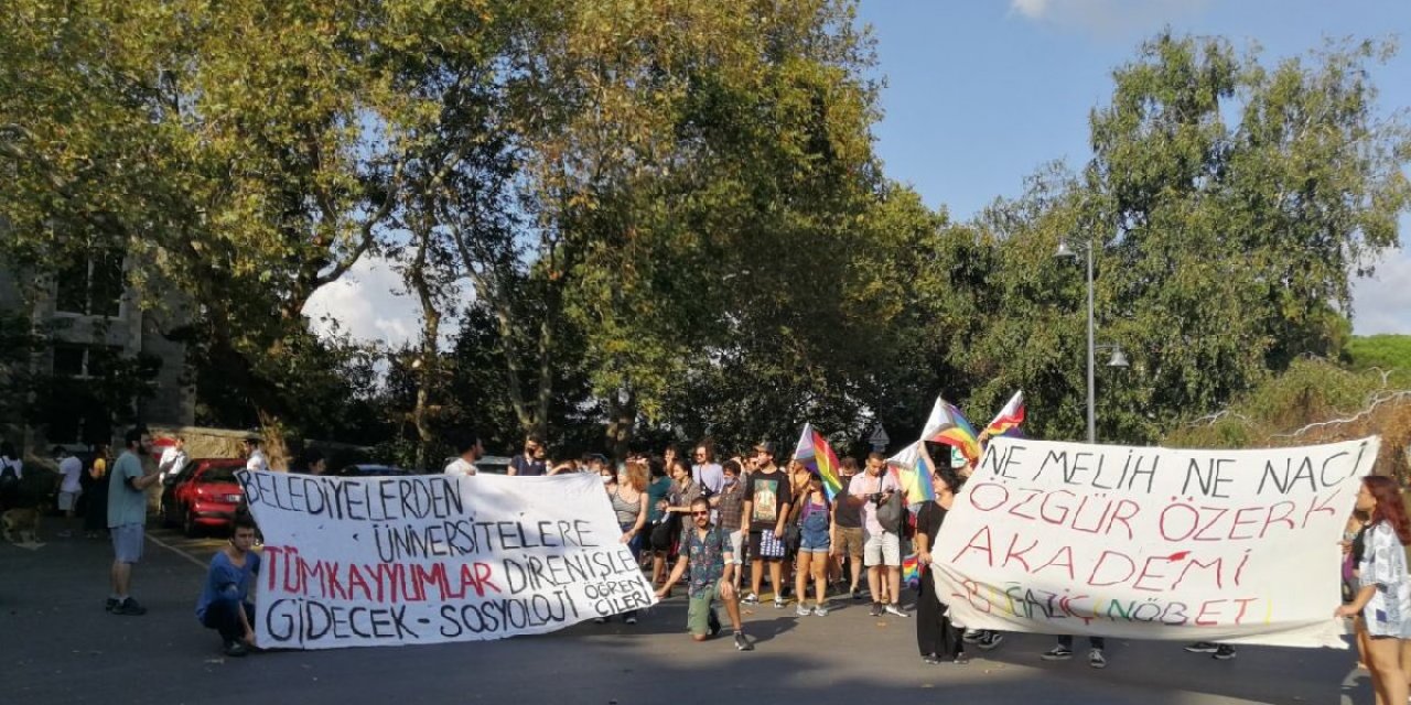 Boğaziçi Üniversitesi yine ayakta! Öğrencilere polis engeli...
