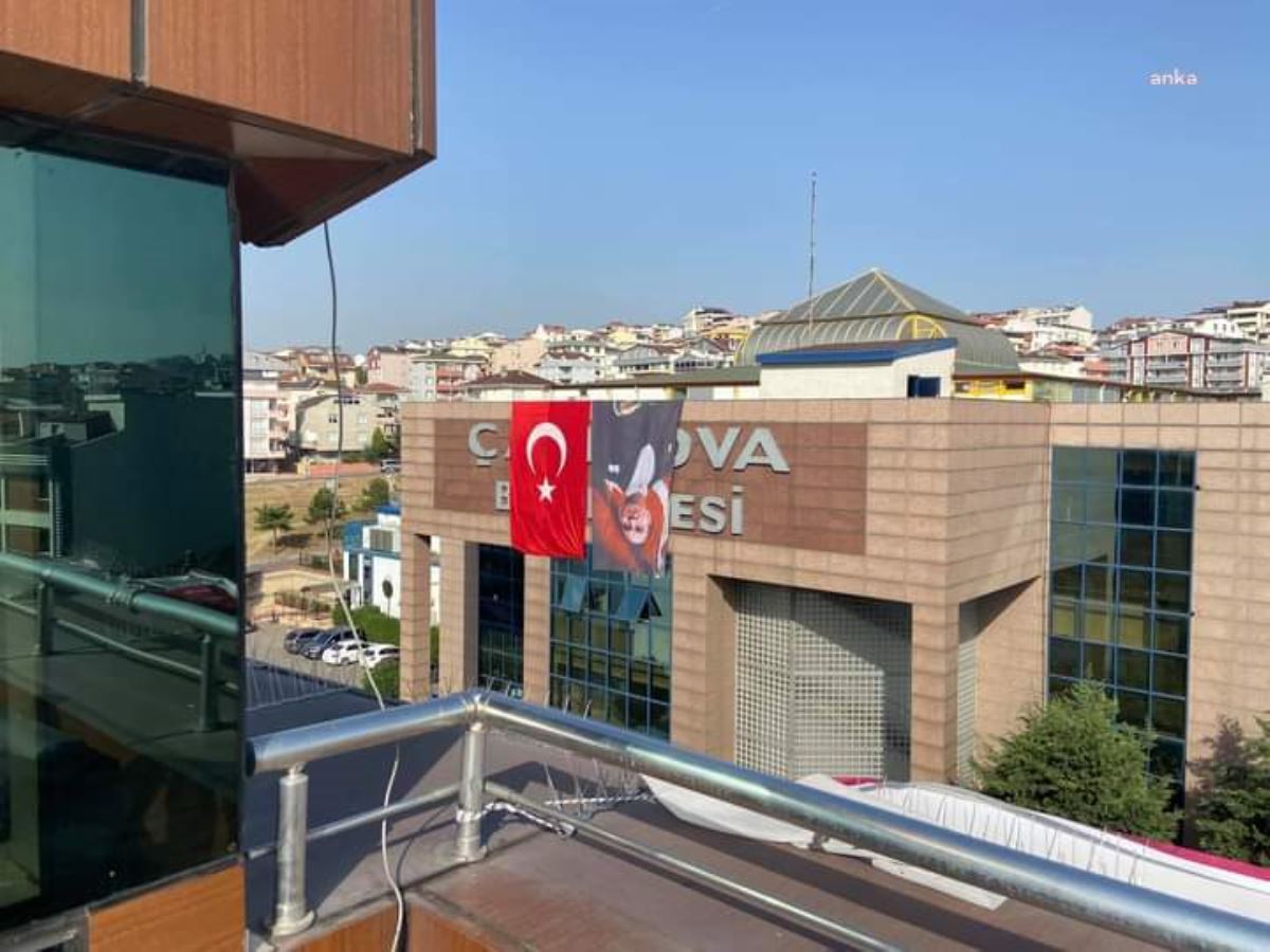 AKP'li belediye Atatürk fotoğrafını düzeltti