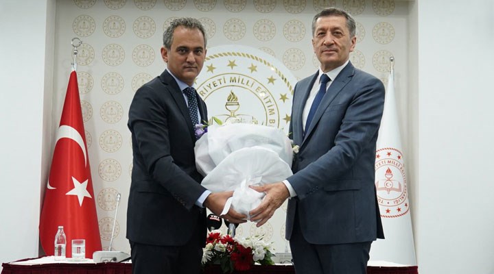 Bakanlıkla birlikte bütün politaklardan vazgeçildi
