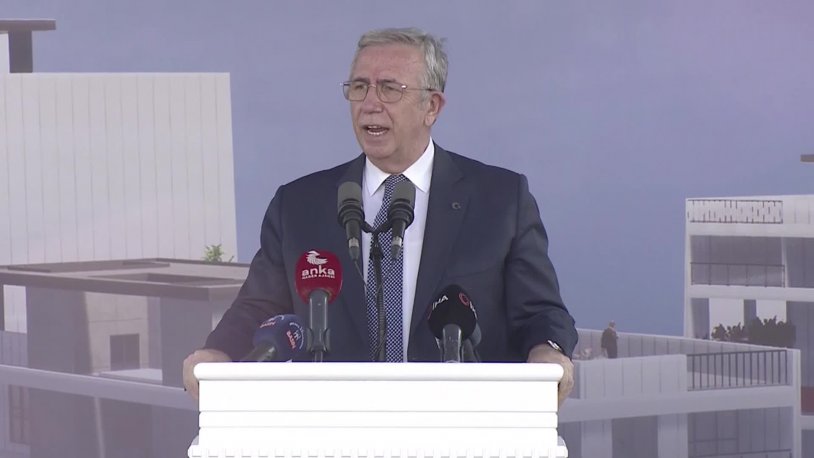 'Bir yanda dinozor heykeli bir yanda acı'