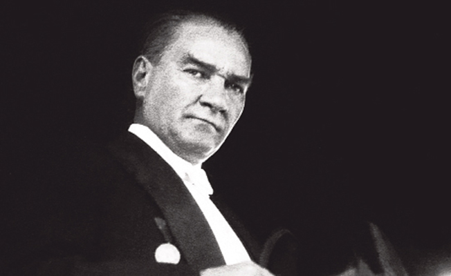 'Türkiye Atatürk'e küfredenler tarafından yönetilmektedir'