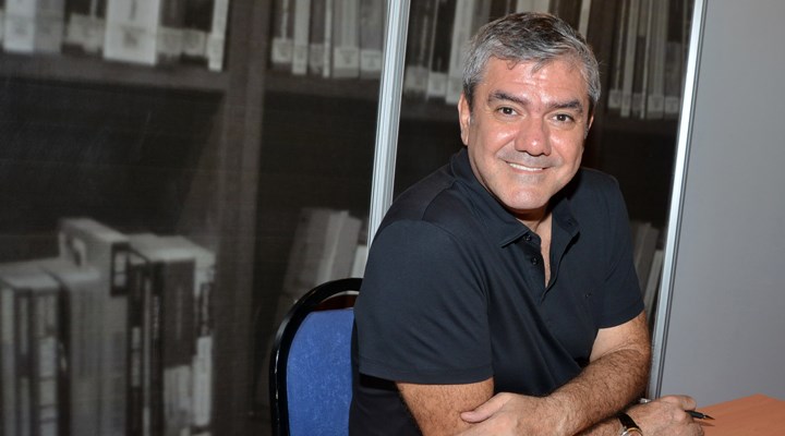 Yılmaz Özdil'in yeni kitabının ismini AKP'li bakan belirledi!