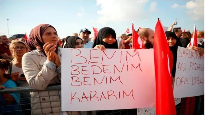 Aşı karşıtı mitinge izin vermeyen kaymakama tayin cezası