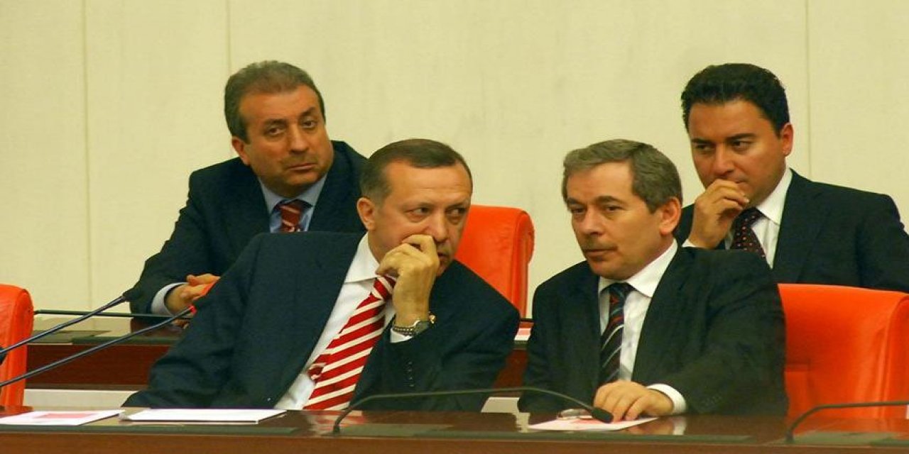 Erdoğan'ın şarkı söylemesine eski yol arkadaşı Abdüllatif Şener'den bomba yorum: Duygusal uğurlama töreni