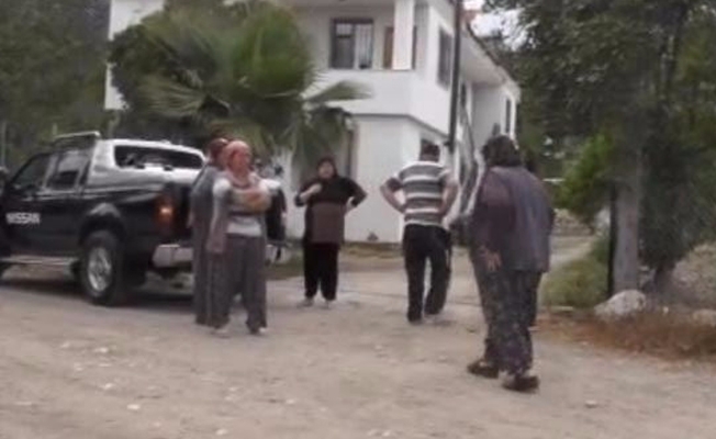 Cesedinin yanında bekledi!