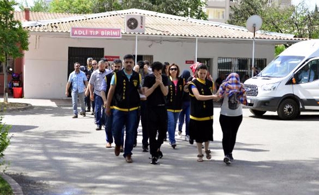 'Eskort sitesi' mağduru kadınların 'batağa düşme' hikayeleri