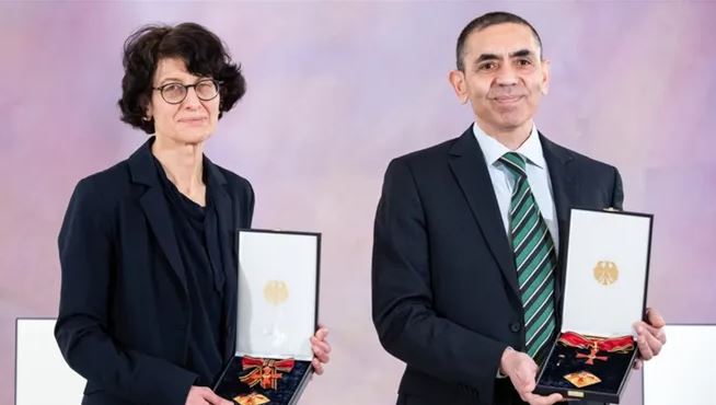 Özlem Türeci ve Uğur Şahin'e büyük ödül!