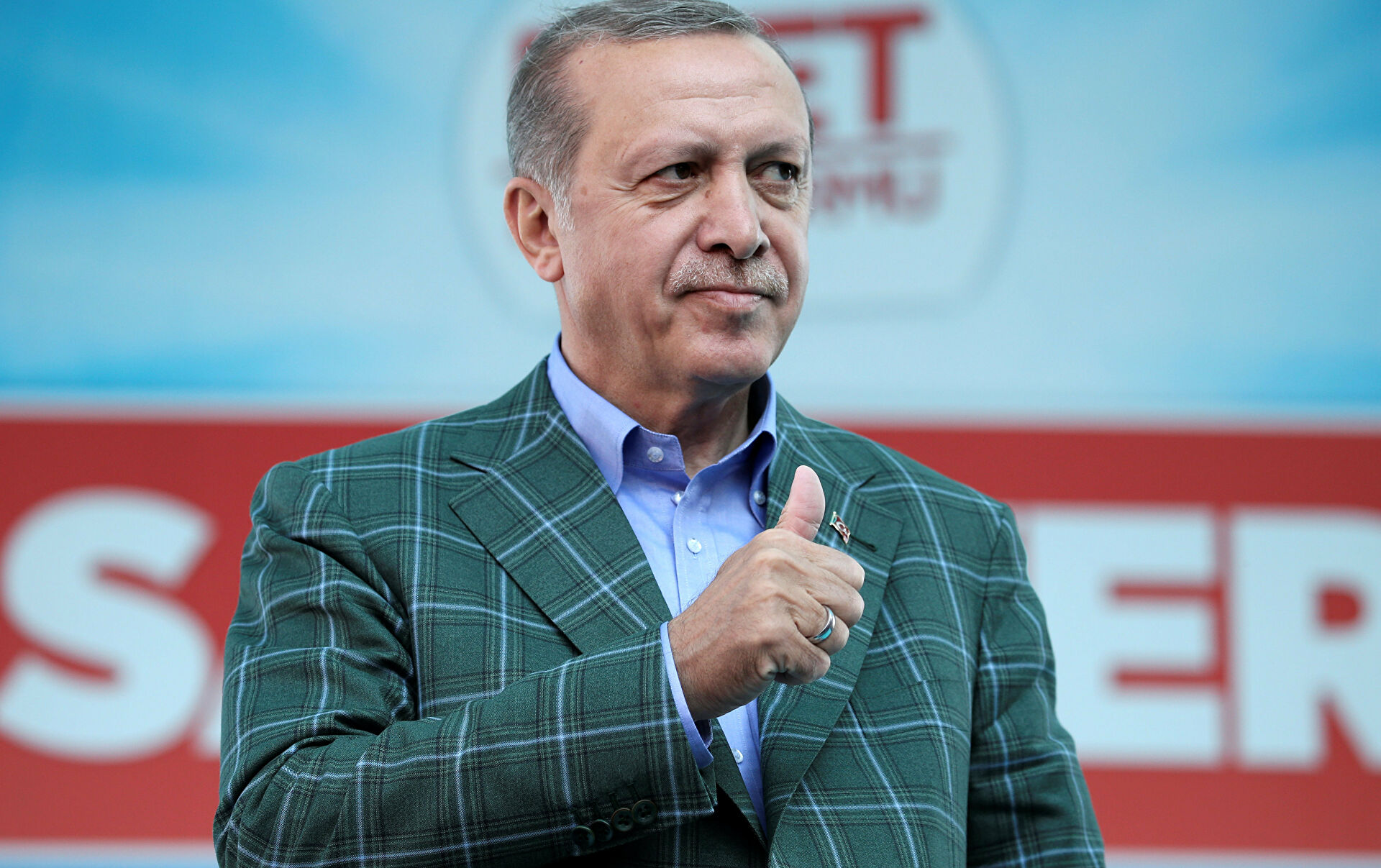 AKP karşıtı yazar şimdi yandaş olmanın peşinde