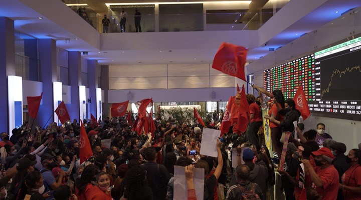 Brezilya'da evsizler borsa binasını işgal etti!