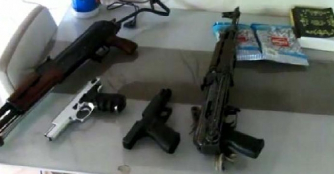 İste Sedat Şahin'in evinden çıkan silahlar