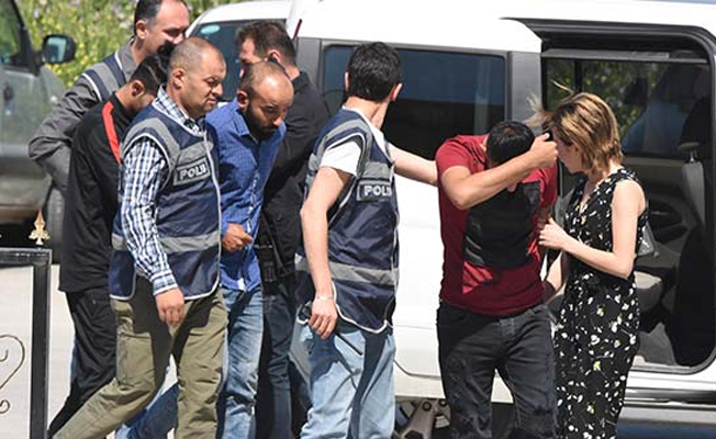 MİT'çiyiz diyerek dolandırdılar, altınlar kadının sutyeninden çıktı