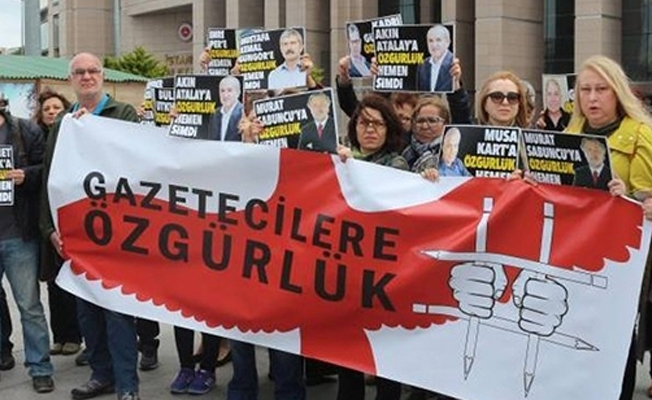'Cumhuriyet'çiler için Çağlayan'da protesto