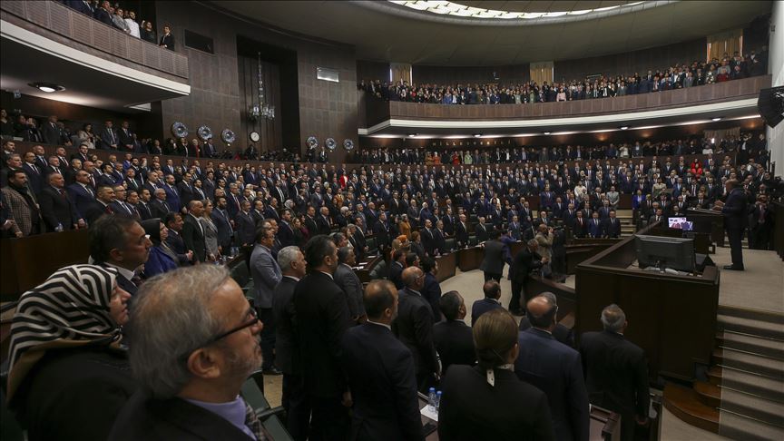 Eski TBMM Başkanı'ndan olay yaratacak çıkış: Dindar anayasa yapalım, ilk 4 madde değişsin!