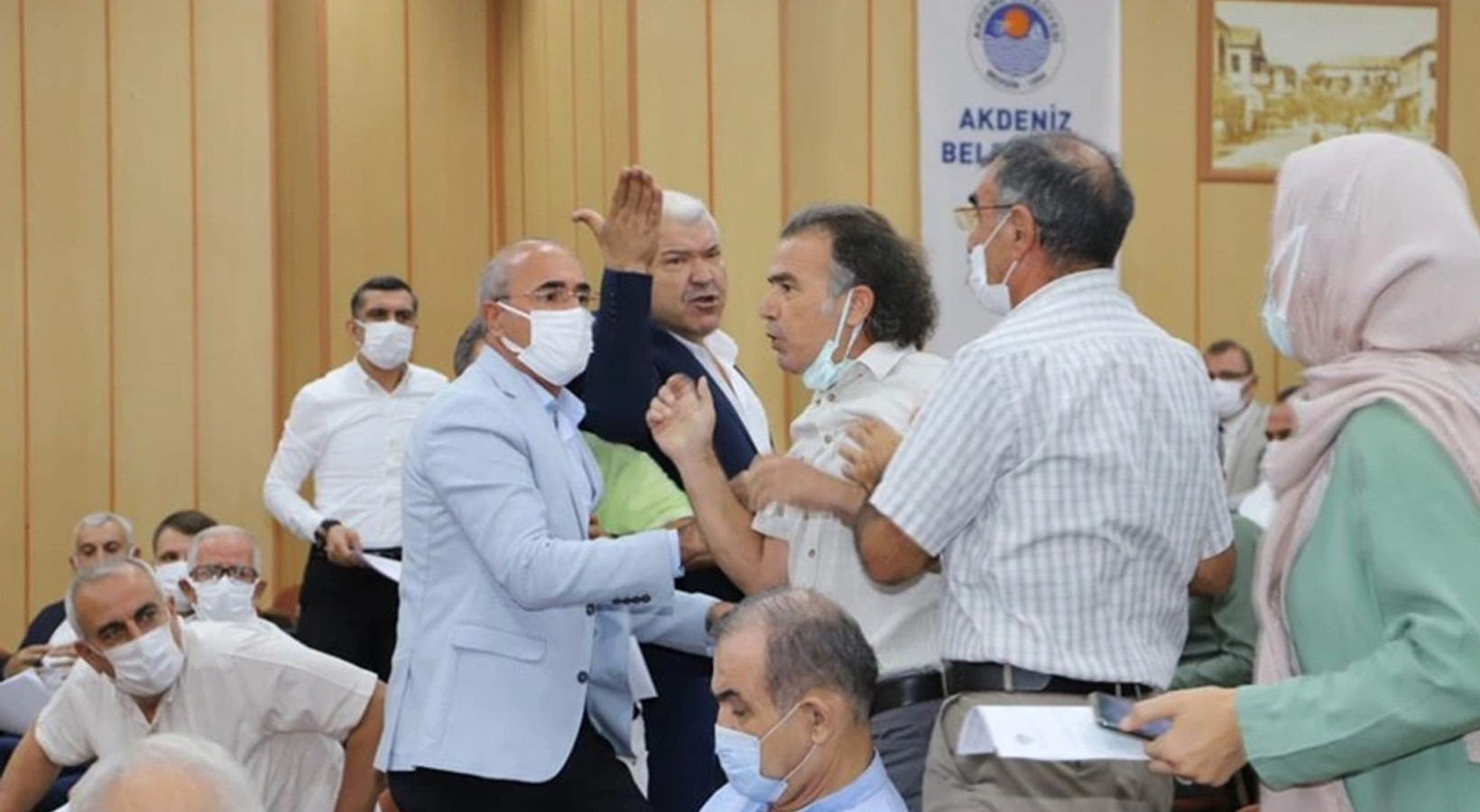 Belediye Meclisi karıştı!