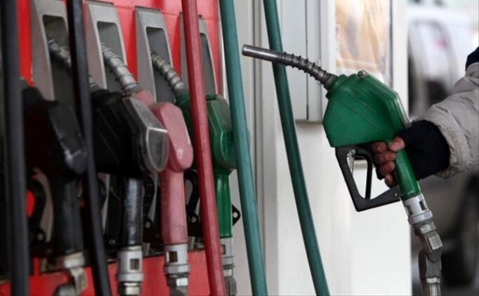 Benzine büyük zam