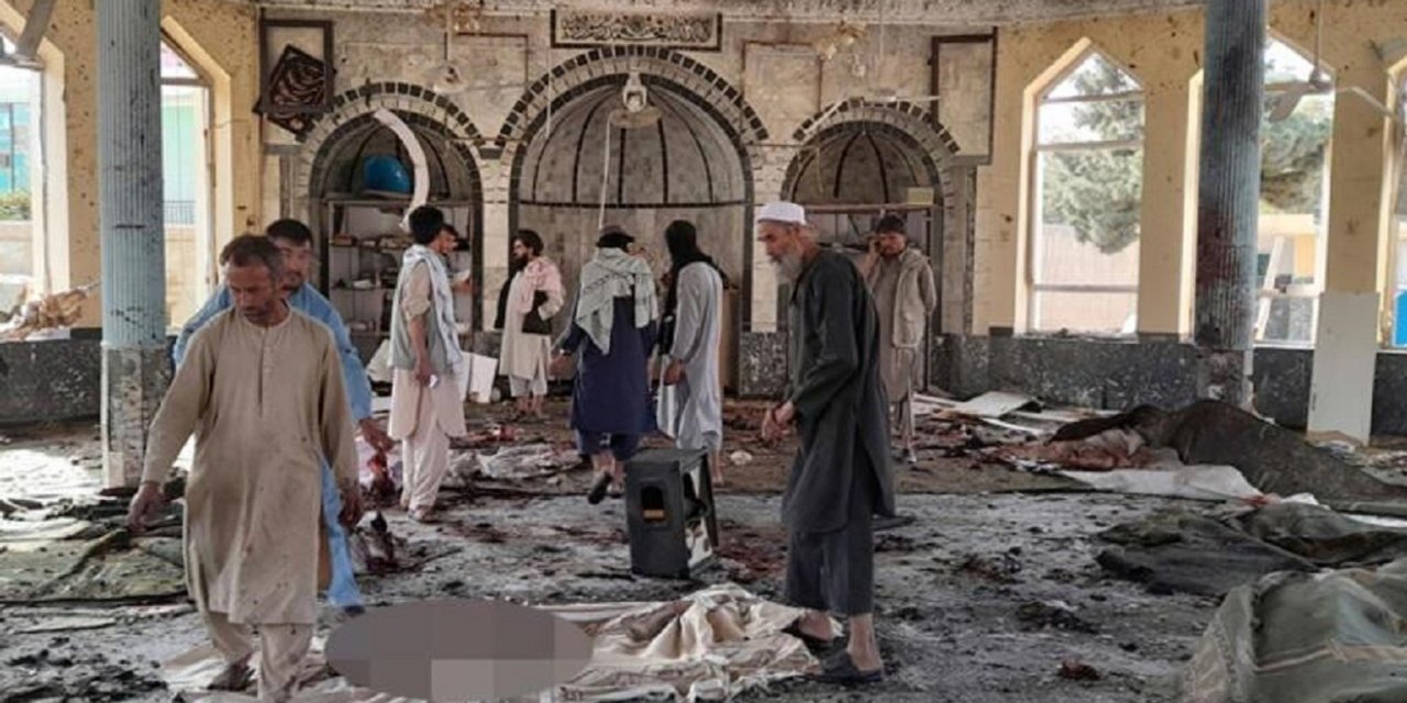Afganistan'da camiye intihar saldırısı: Yüzlerce ölü var...