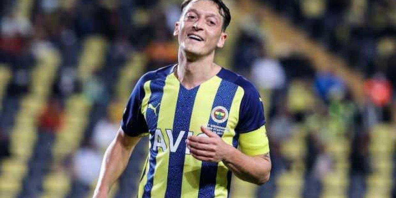 Fenerbahçeli taraftarlar Mesut Özil'i topa tuttu!