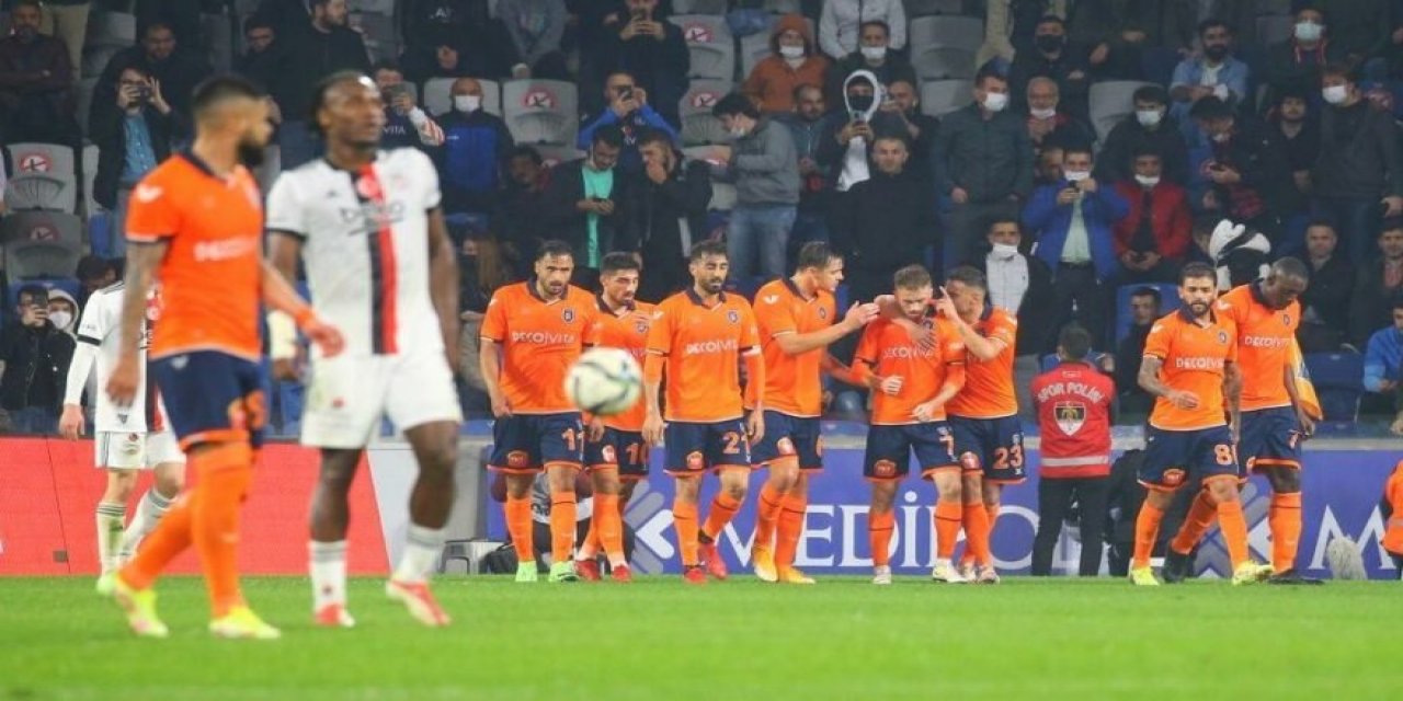 Başakşehir Beşiktaş'ı yıktı: 3-2