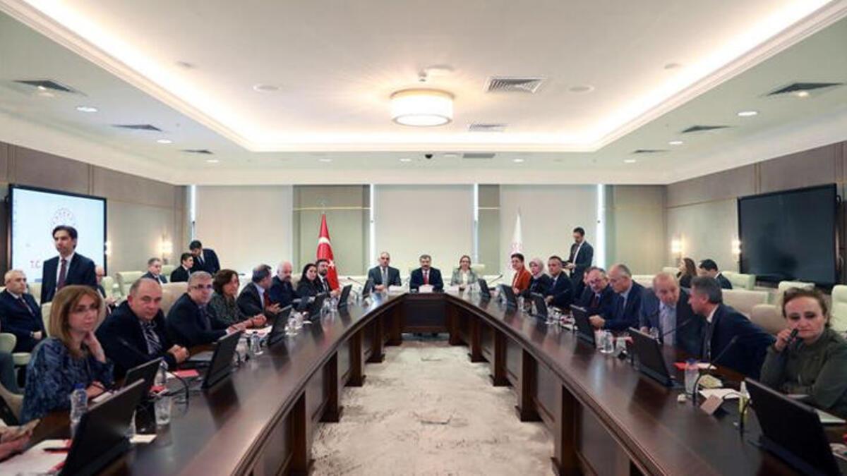 Yeni tedbirler gelecek mi? Koronavirüs Bilim Kurulu toplanıyor!