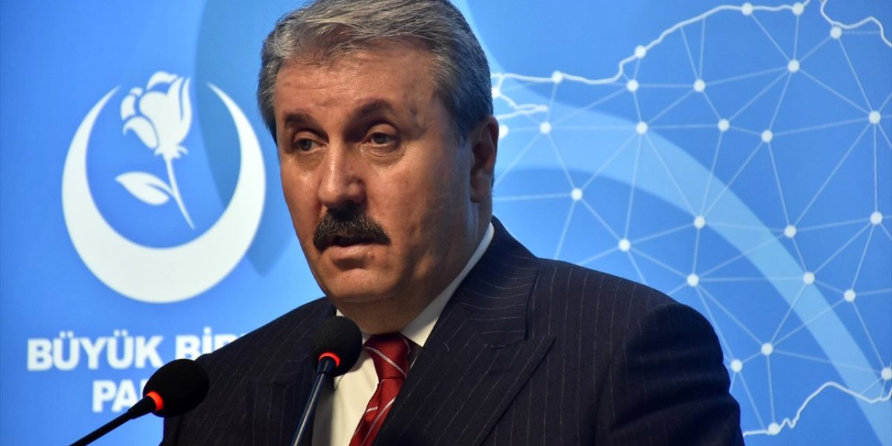 Mustafa Destici : "Türkiye'yi darbe anayasasından kurtarmanın yollarını arıyoruz"