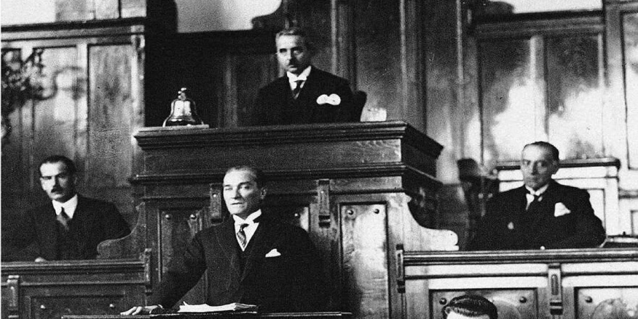 Atatürk'ün bize emanet ettiği Cumhuriyetimiz 98 yaşında!