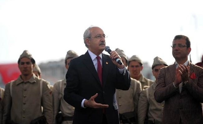 Kılıçdaroğlu: Bir darbeyle karşı karşıyayız, asla diz çökmeyeceğiz