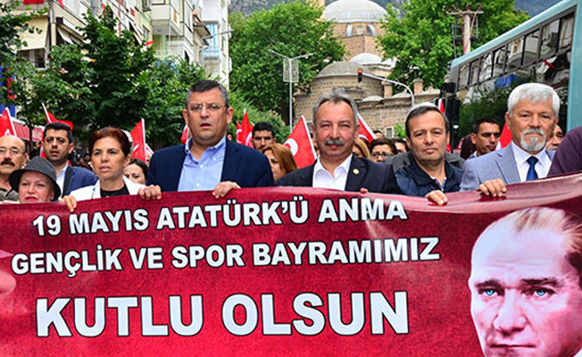 CHP'li Özgür Özel Vali'ye rest çekti
