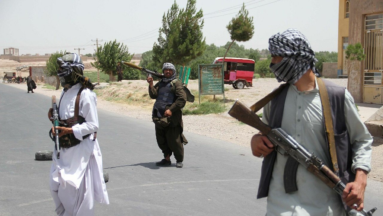 Taliban'ın işgal ettiği Afganistan'da kadın hakları savunucusu Frozan Safi öldürüldü