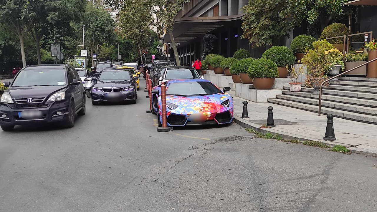 İstanbul'da dikkat çeken yabancı plakalı lüks araçlar
