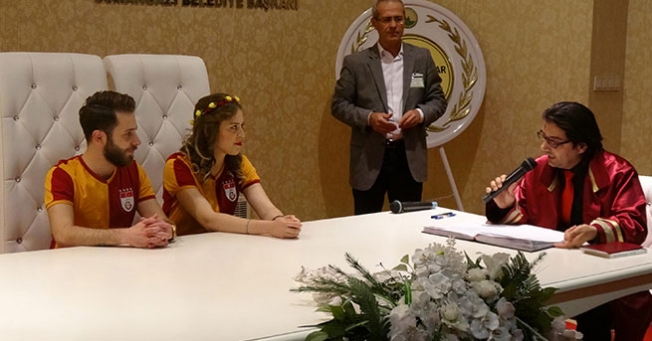 Böyle nikah kıydılar