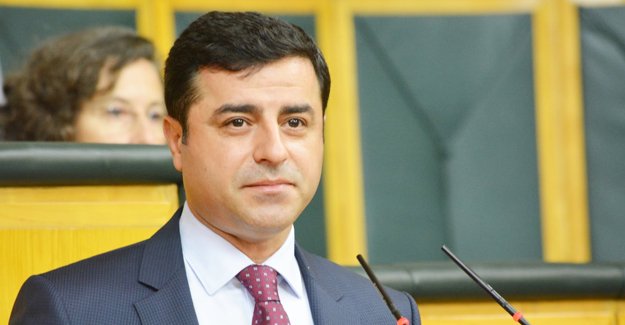 Selahattin Demirtaş: İnsanlıktan çıkanlar, vatandaşlıktan çıkarmakla tehdit ediyor
