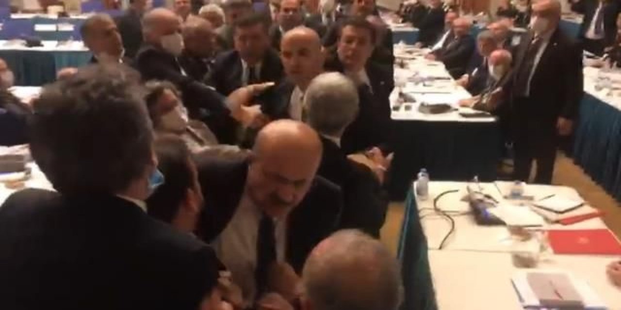 TBMM'de bütçe görüşmelerinde yumruklar havada uçuştu!