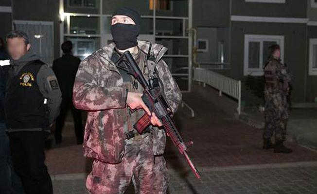 Ankara'da çatışma çıktı; silahlar ve bombalar bulundu