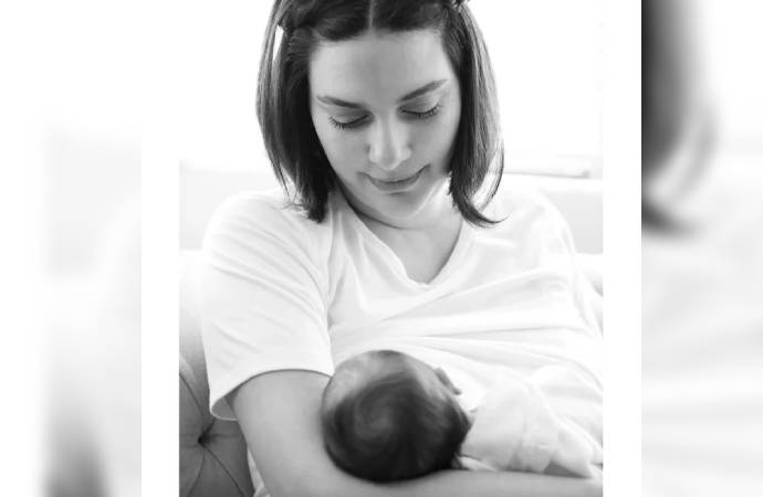 Bergüzar Korel’den kızı Leyla’yla ilk poz!