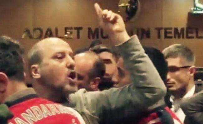 Ahmet Şık’a kendi kitabı verilmiyor