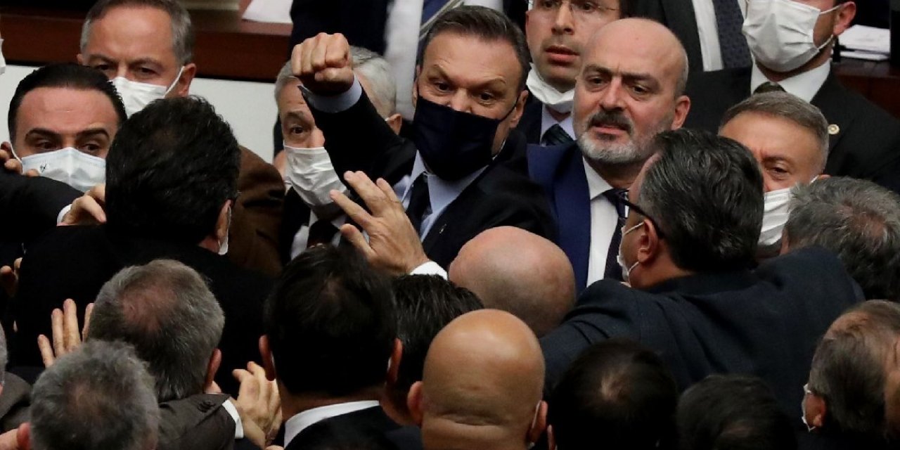 "Cumhurbaşkanımıza layık olmaya çalışacağım" diyen AKP'li Alpay Özalan milletvekiline yumruk attı
