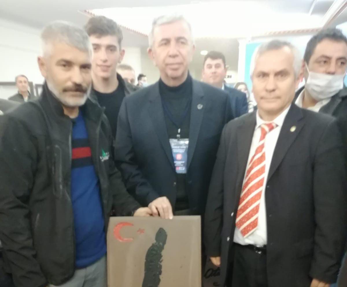 Kayserili taş ustasından Yavaş’a Atatürk silüeti hediyesi
