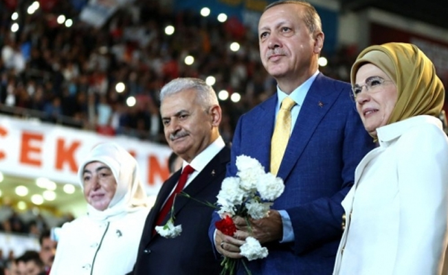 Cumhurbaşkanı AKP'ye genel başkan oldu