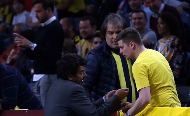 Final Four'da bayrak krizi