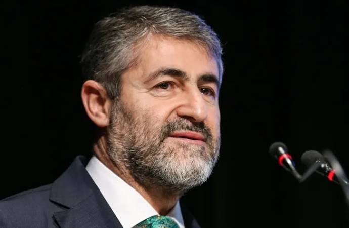 Nebati'den yamaç paraşütlü, sopalı çıkış: Geliyor gelmekte olan