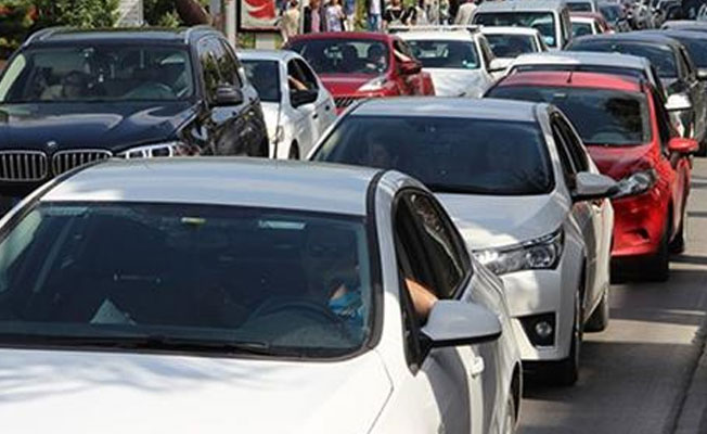 2 kilometrelik kuyruk oluştu