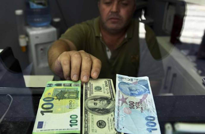 Arka kapıdan dolar satmaya direnen bürokratlar görevden alındı iddiası