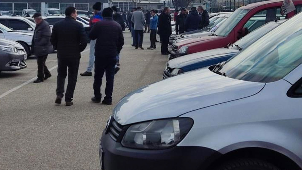 İkinci el araba fiyatları ne zaman düşecek? Uzman isimden kritik açıklama