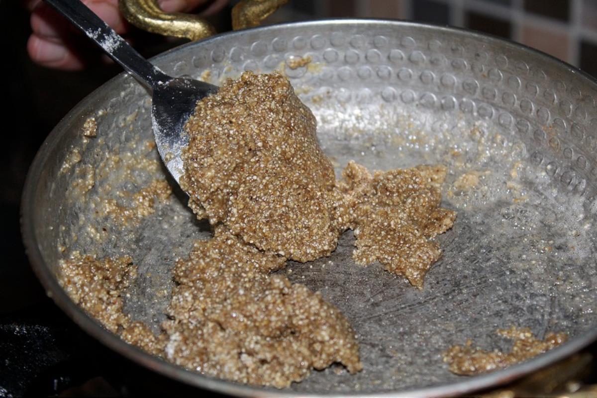 Kavut nedir? Kavut unu nasıl yapılır, neyde kullanılır? Masterchef Ömür Akkor'un tanıttığı kavut malzemeleri... Kavut tatlısı tarifi